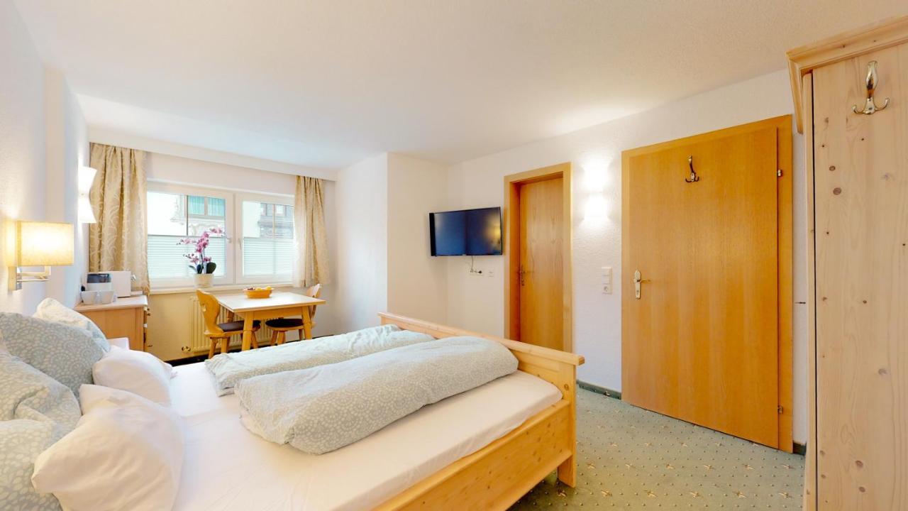 Zimmer Enzian Langenfeld Bagian luar foto